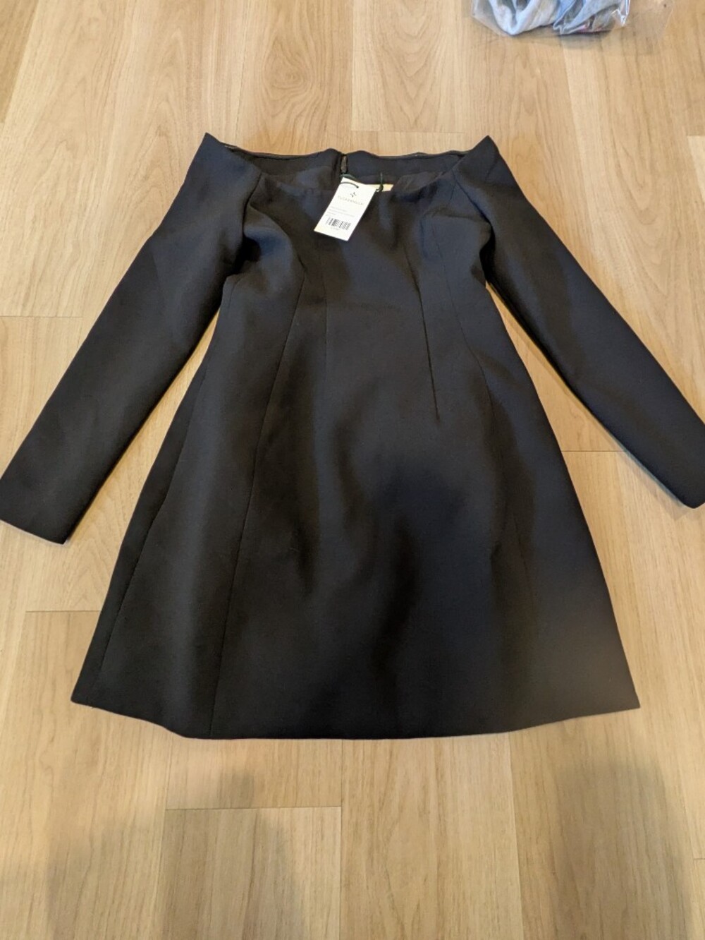 Tuckernuck NWT Off The Shoulder Mini Dress Size 8